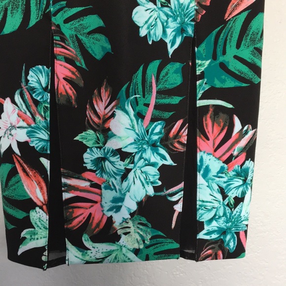 Guess leaf print skirt - Picture 3 of 4